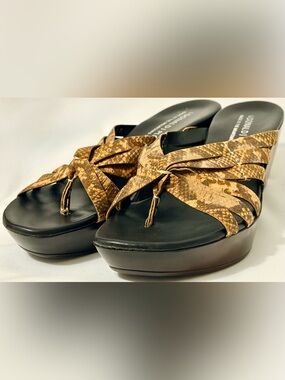 Donald J Pliner Cathe Python Snake Print Leather Platform Wedge Thong Sandals 9M